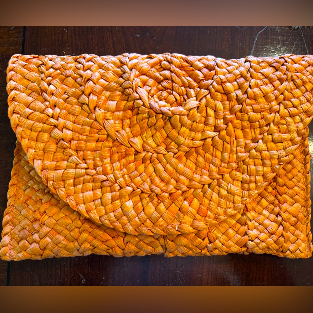 Shiraleah light orange straw clutch